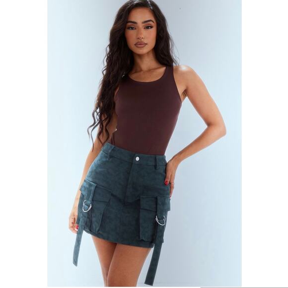 NWT Pretty Little Thing Green Faux Leather Cargo Utility Mini Skirt Size 8 - Picture 3 of 12